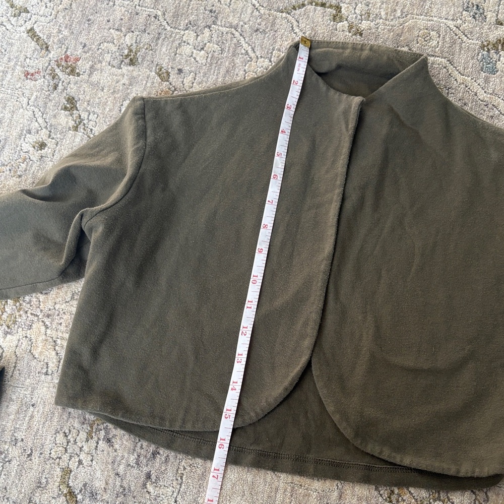 FIG Eco-Friendly Cropped Bolero Top (designed in Montreal) - Picture 6 of 8